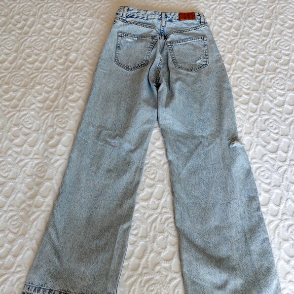 Bershka 90s Wide Leg Jean with Rips in Bleach Blue Wash (Size 38EU/7US) - Picture 9 of 10